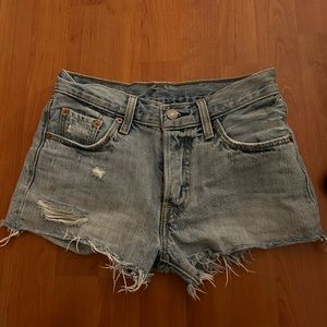 levi 501 distressed jean shorts